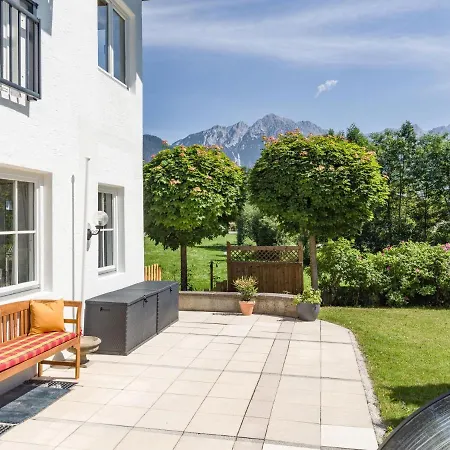 In The Cozy Center Of With Pool Holiday home